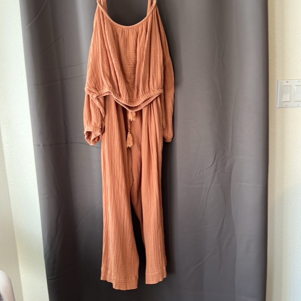 Free People Ready to Escape Set